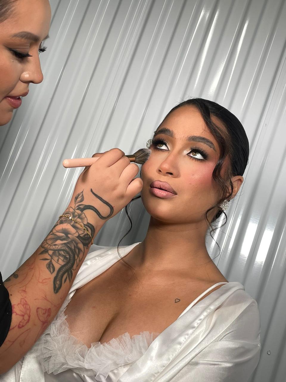PRO EXPRESS: NOVIA GLAM ULTRA BLINDADA
